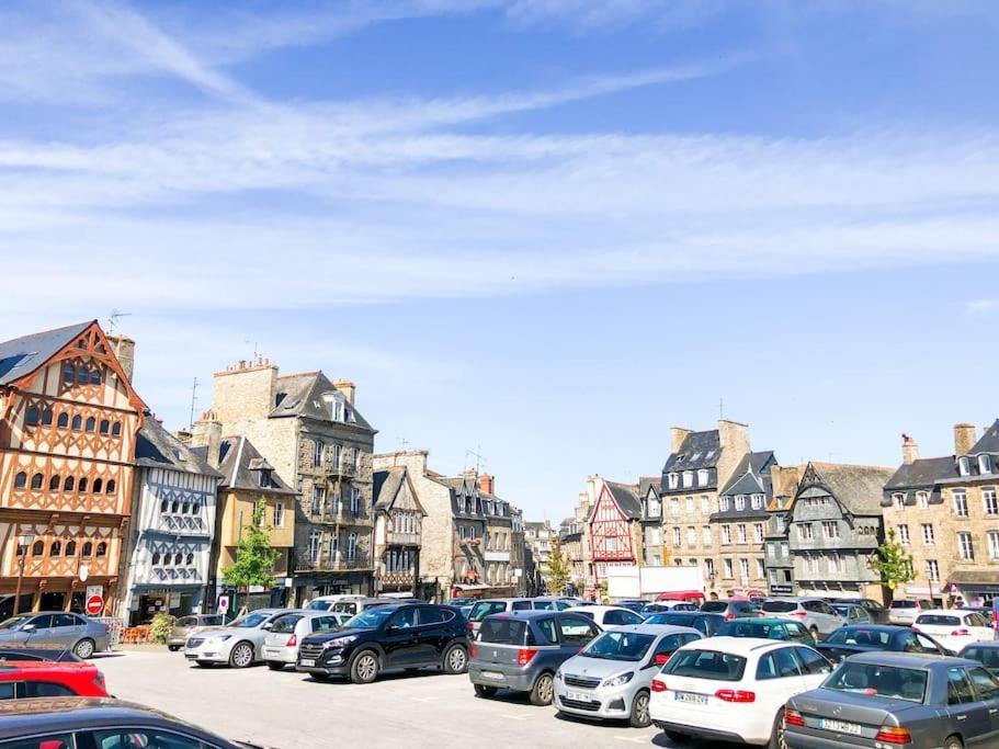 Nouveau ** Le Raffine Au Coeur De Guingamp ** Parking Екстер'єр фото
