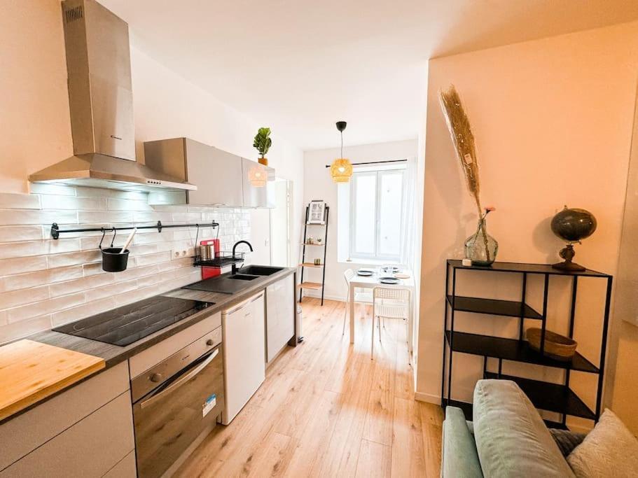 Nouveau ** Le Raffine Au Coeur De Guingamp ** Parking Екстер'єр фото