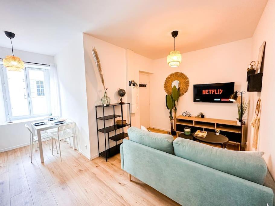 Nouveau ** Le Raffine Au Coeur De Guingamp ** Parking Екстер'єр фото